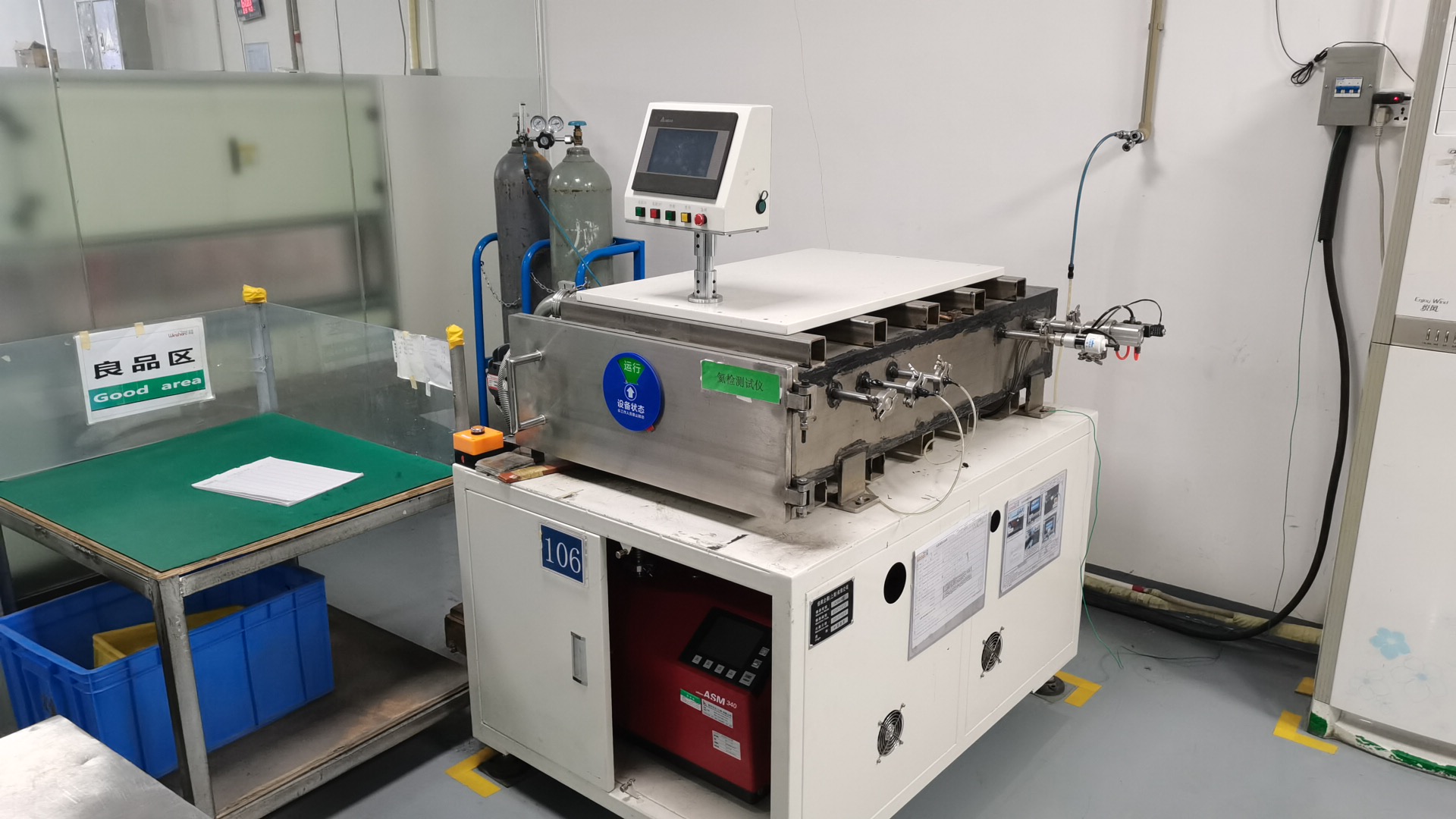 Helium leak test machine
